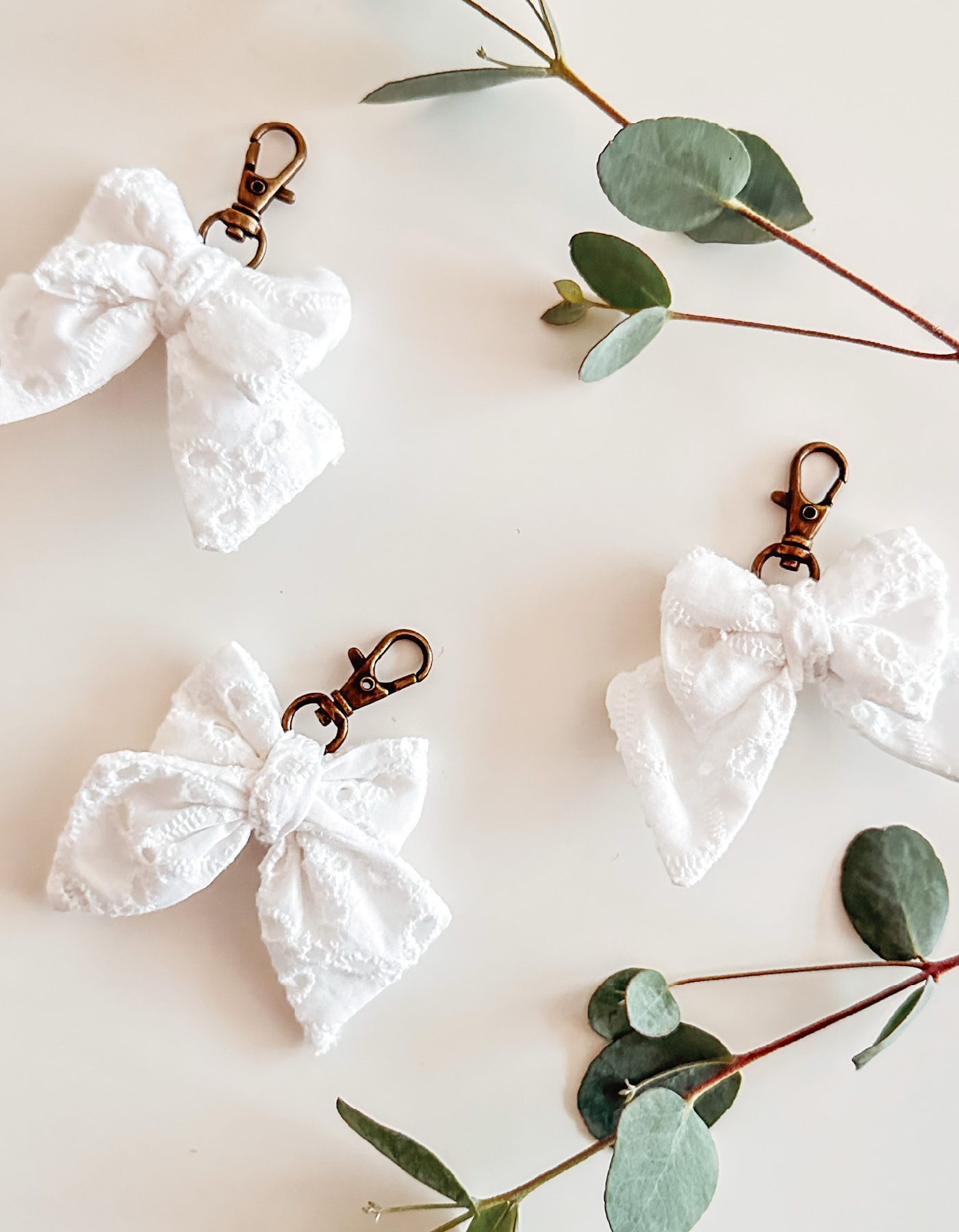 Tiny Bow - White Eyelet Lace
