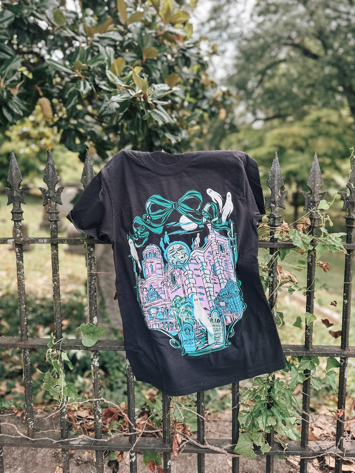 Haunted Bows & Borders Tee - Black